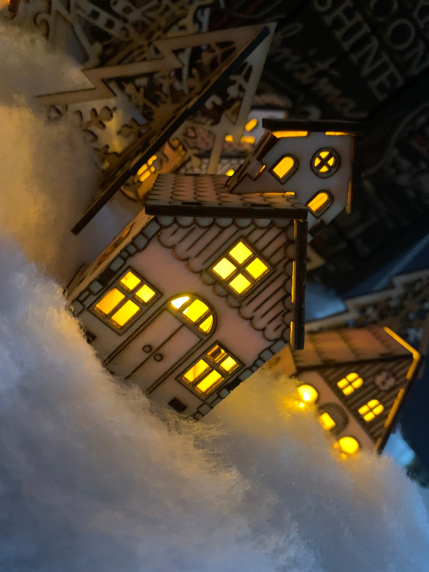 🏠 Weihnachts-Holzhäuschen mit LED-Teelicht – 3 Modelle zum Zusammenstecken