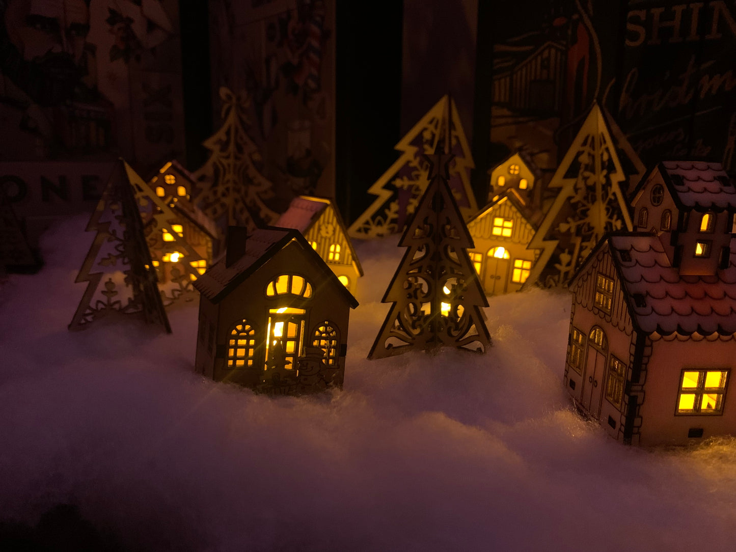 🏠 Weihnachts-Holzhäuschen mit LED-Teelicht – 3 Modelle zum Zusammenstecken