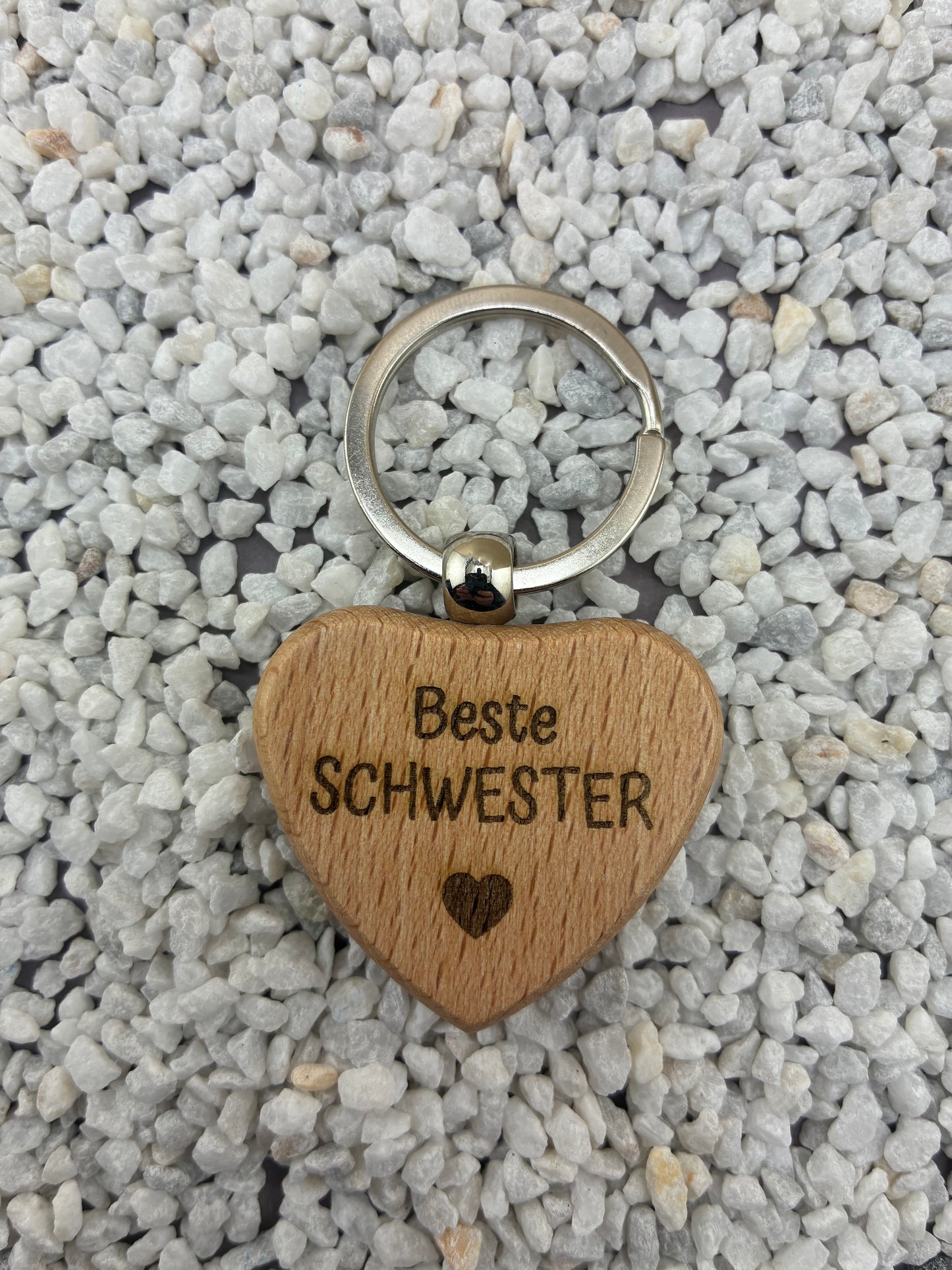 Holz-Schlüsselanhänger – rund oder Herz | Gravur mit Motiv & Name