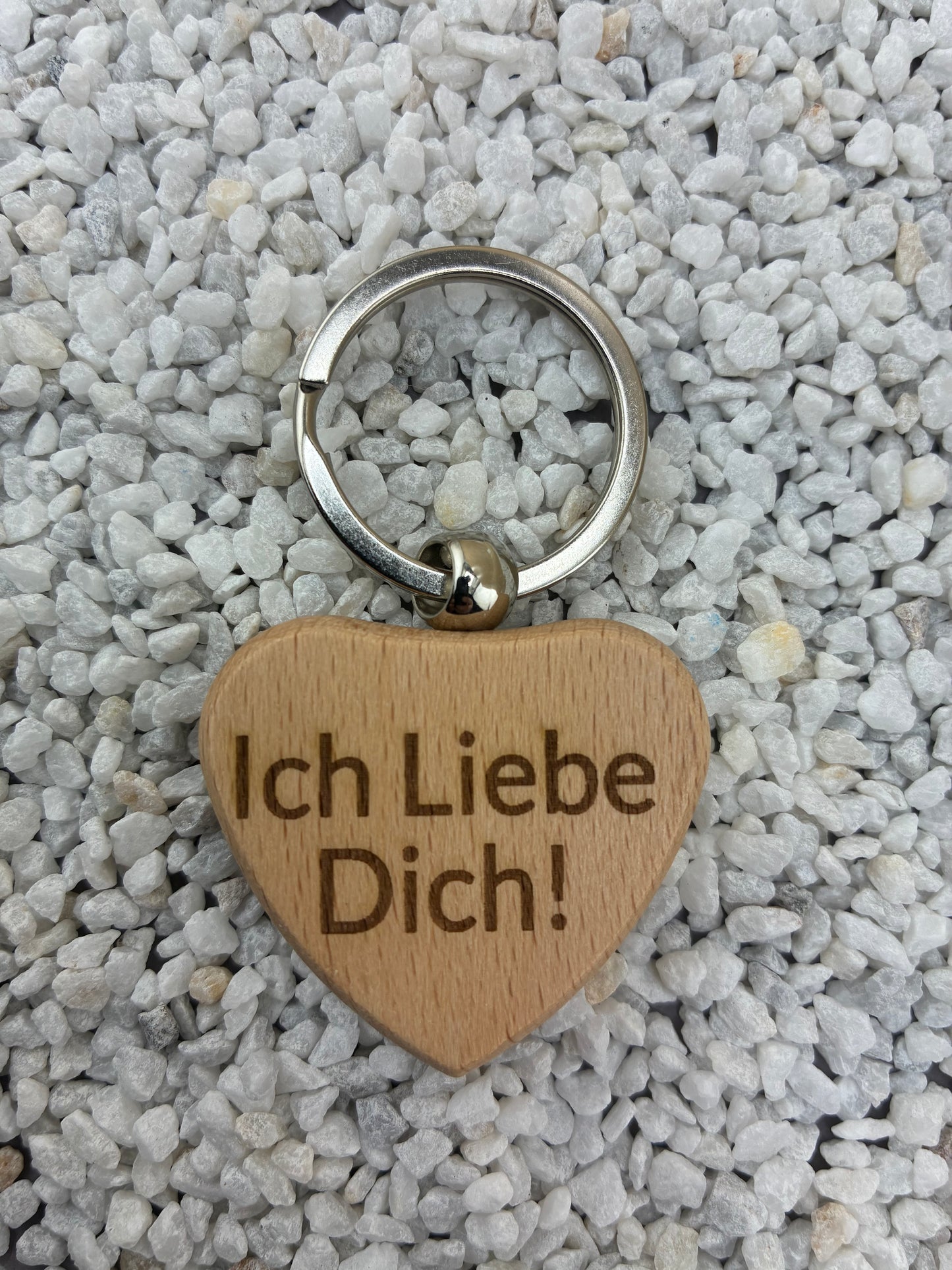 Holz-Schlüsselanhänger – rund oder Herz | Gravur mit Motiv & Name