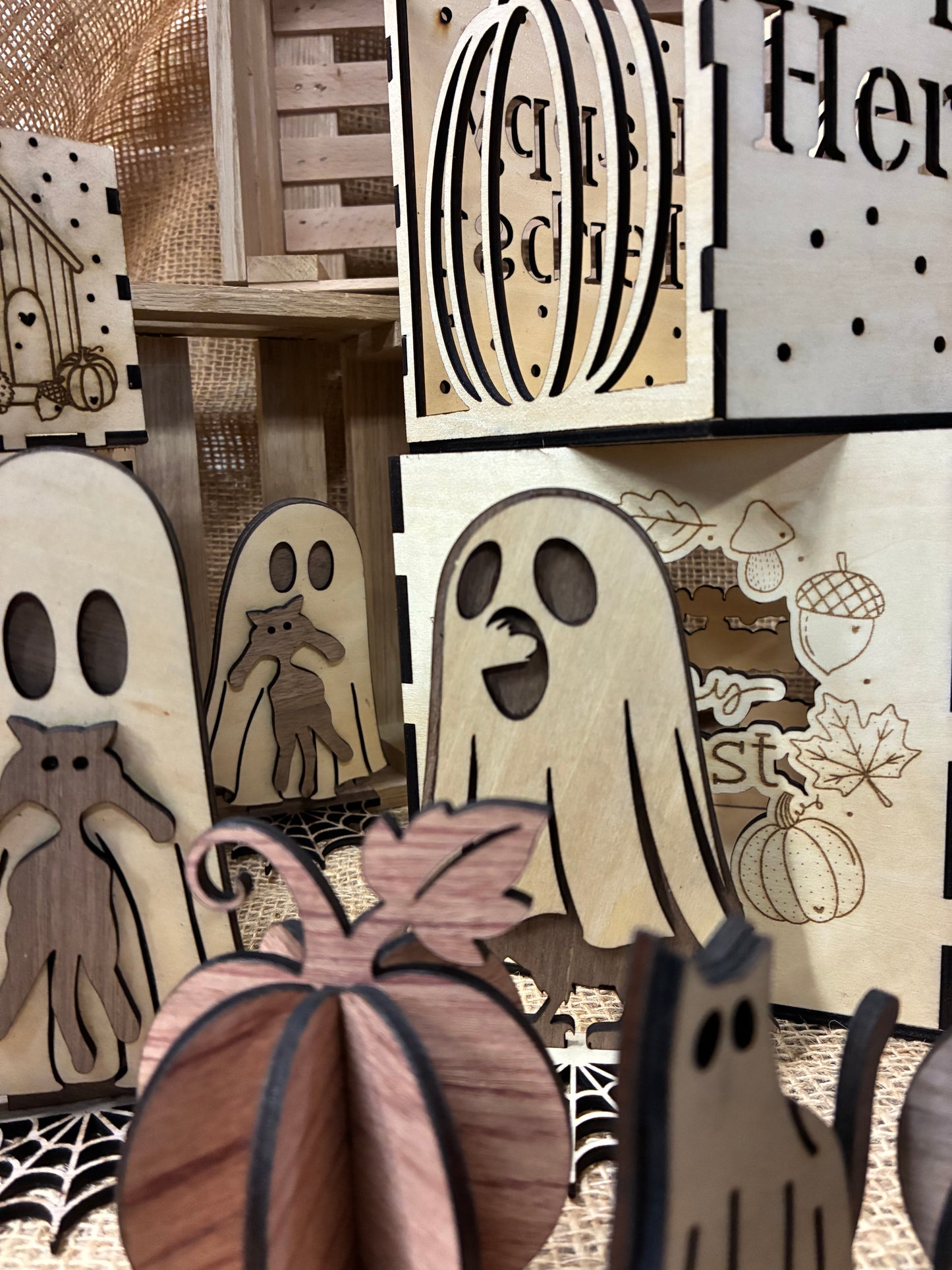 🎃 Holzfiguren „Geister & Katzen“